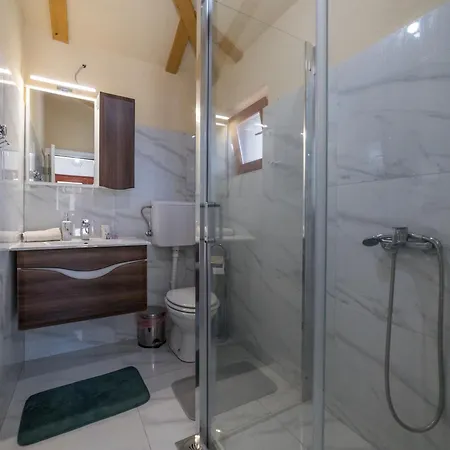 Dom Drina Zatvoreni Bazen 바이나 바슈타